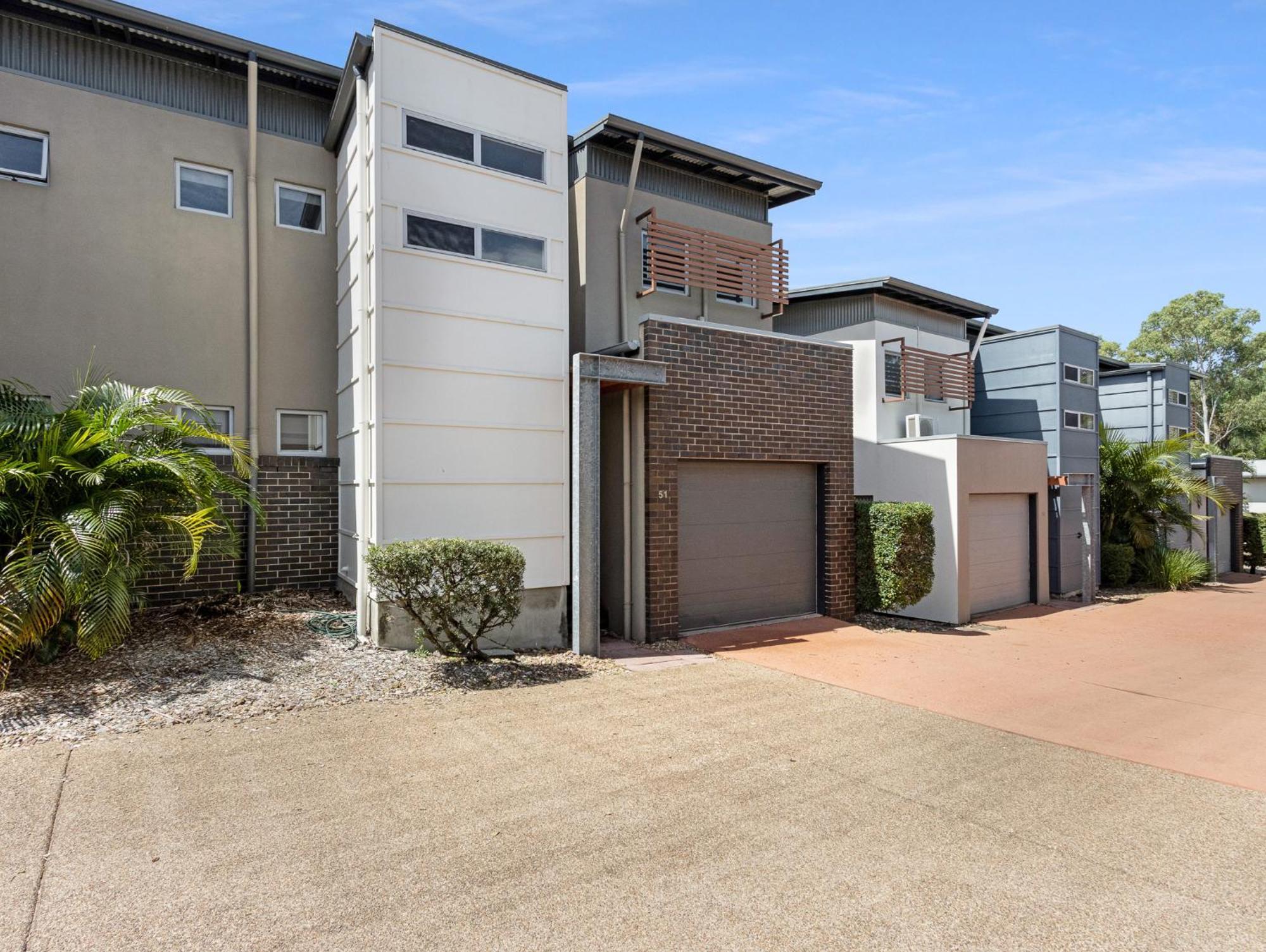 Villa Quarterdecks Retreat Urangan Exterior foto