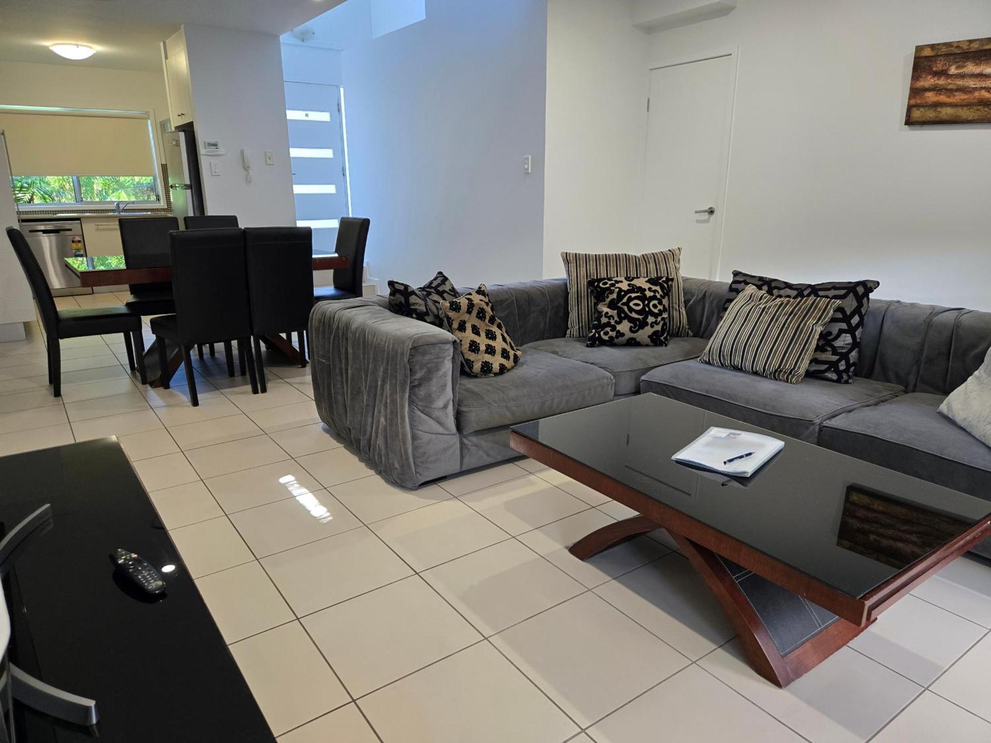 Villa Quarterdecks Retreat Urangan Exterior foto